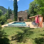 Casa vacanze Mas Ancien Sans Vis-à-vis Avec Piscine Chauffé Dans Les Collines *