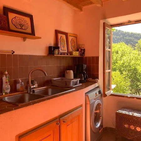 Hébergement de vacances Mas Ancien Sans Vis-à-vis Avec Piscine Chauffé Dans Les Collines Les Pilles