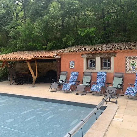 Mas Ancien Sans Vis-à-vis Avec Piscine Chauffé Dans Les Collines Hébergement de vacances