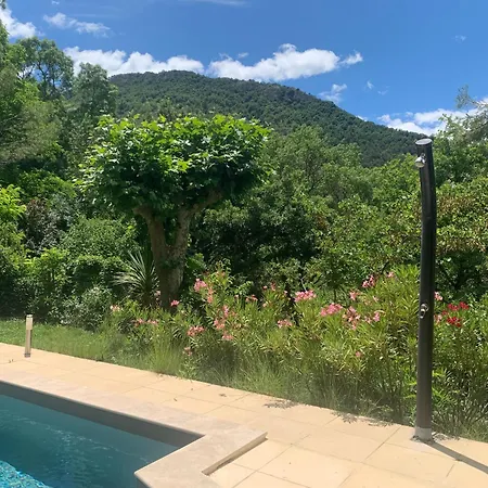 Mas Ancien Sans Vis-à-vis Avec Piscine Chauffé Dans Les Collines *