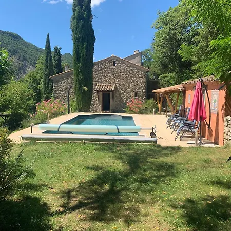 Hébergement de vacances Mas Ancien Sans Vis-à-vis Avec Piscine Chauffé Dans Les Collines *